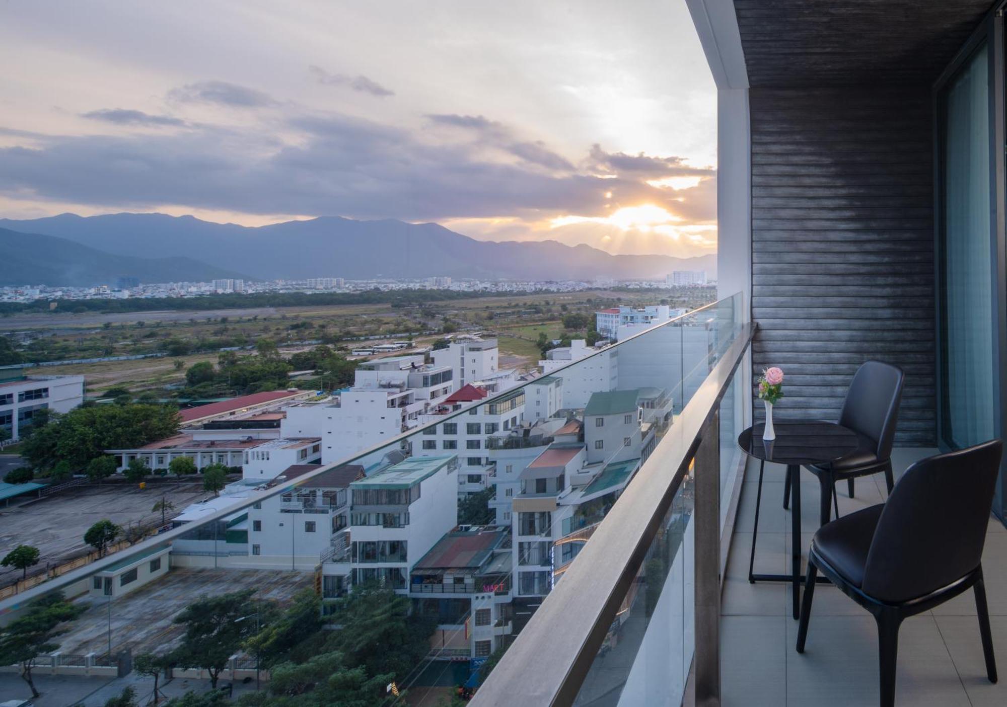 Poseidon Nha Trang Hotel Buitenkant foto